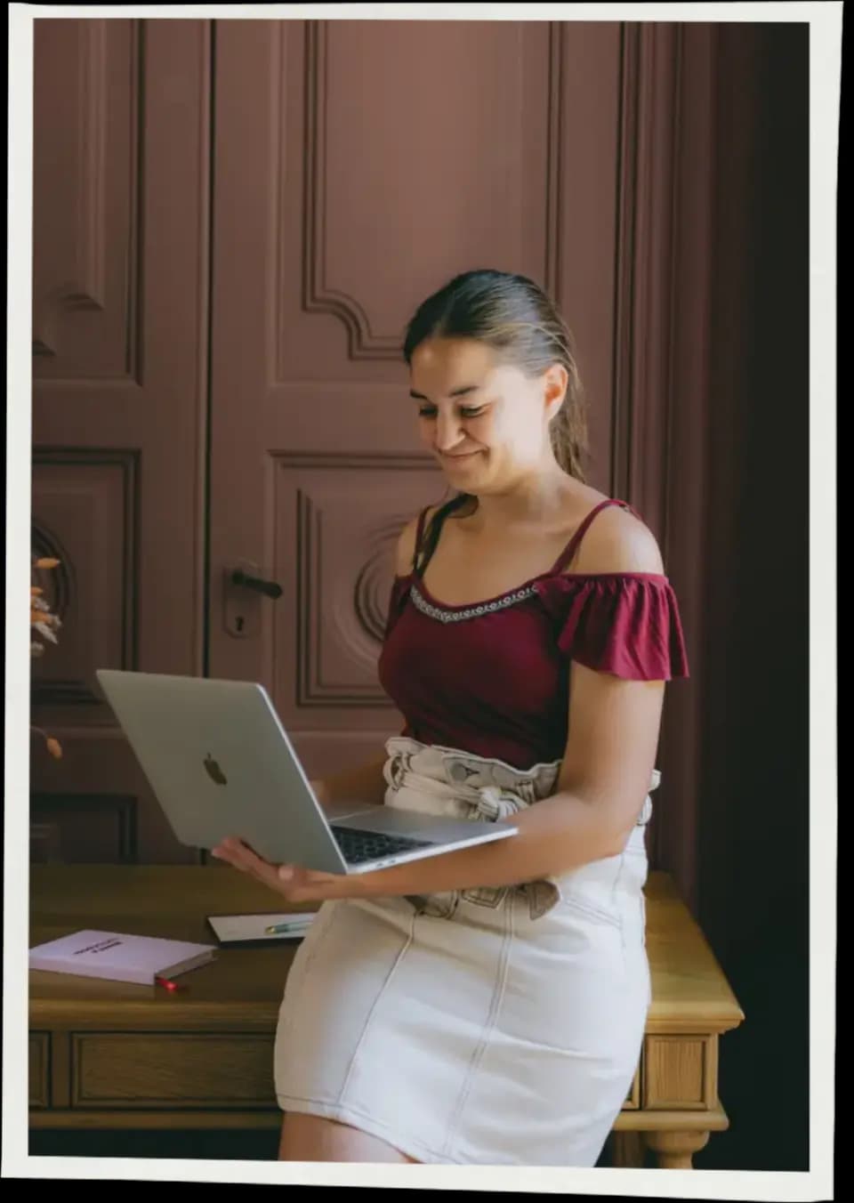 Sidoline travaillant sur son ordinateur