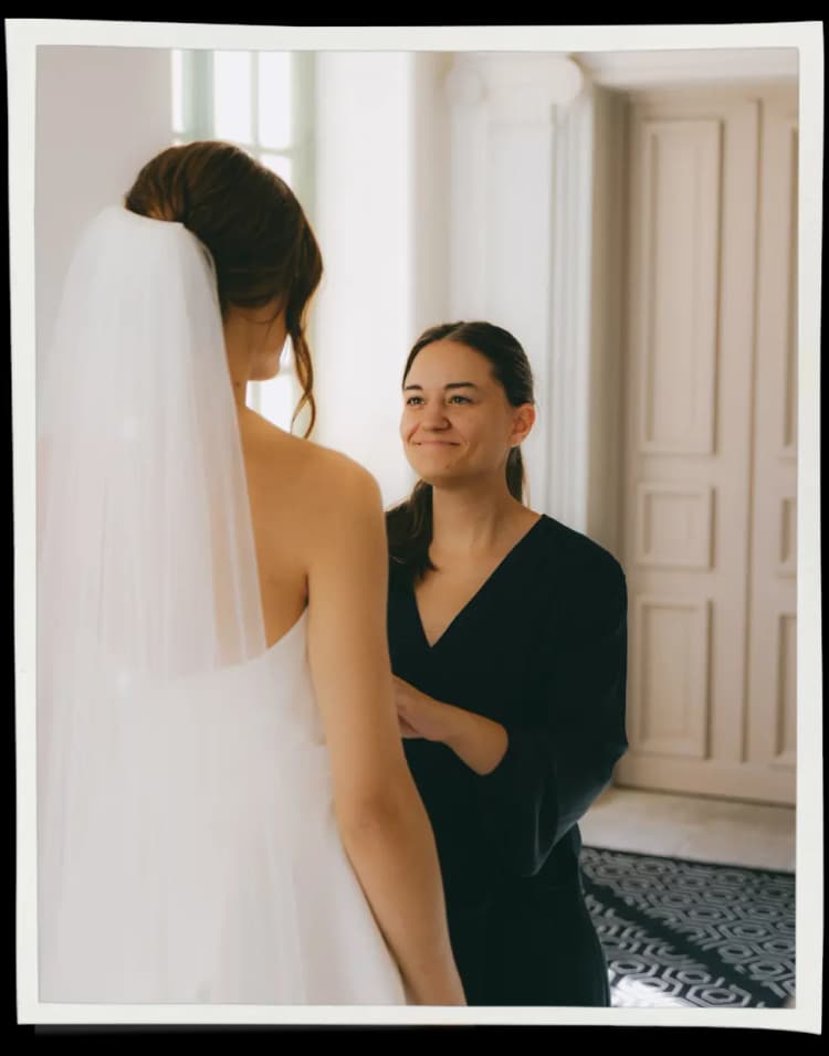 Sidoline préparant la mariée